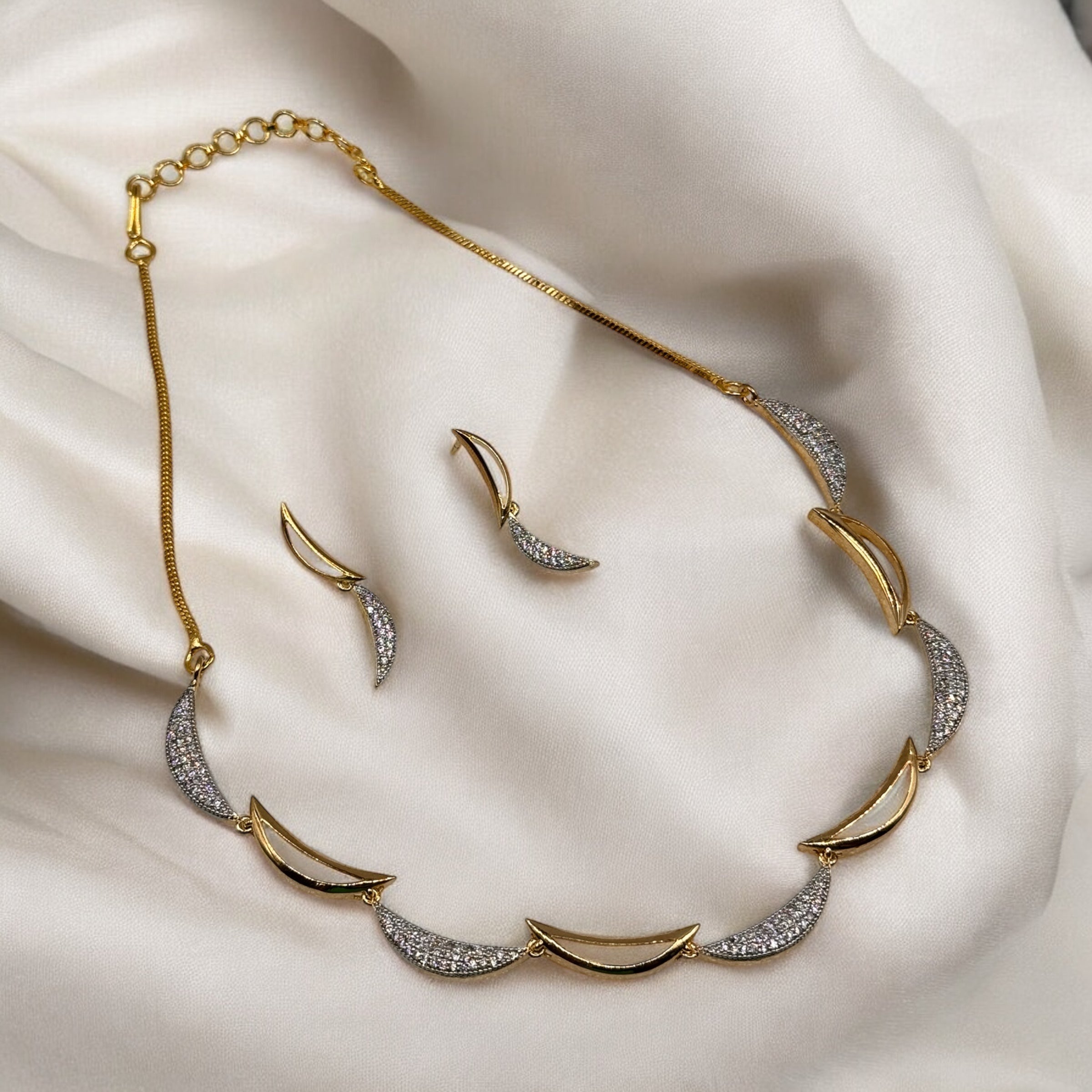 AD Chaand Necklace