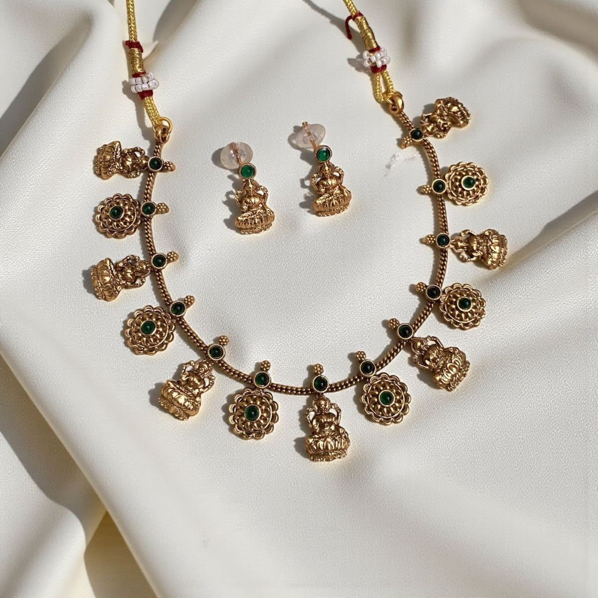 Lakshmika Flower Necklace