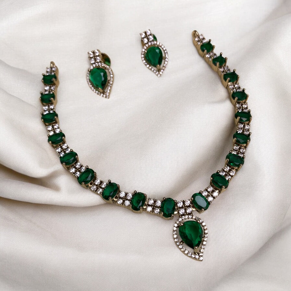 Devi Ratnam Necklace