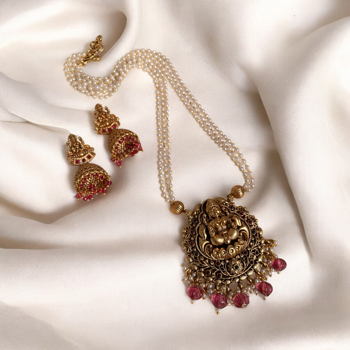 Divine Pearl Necklace