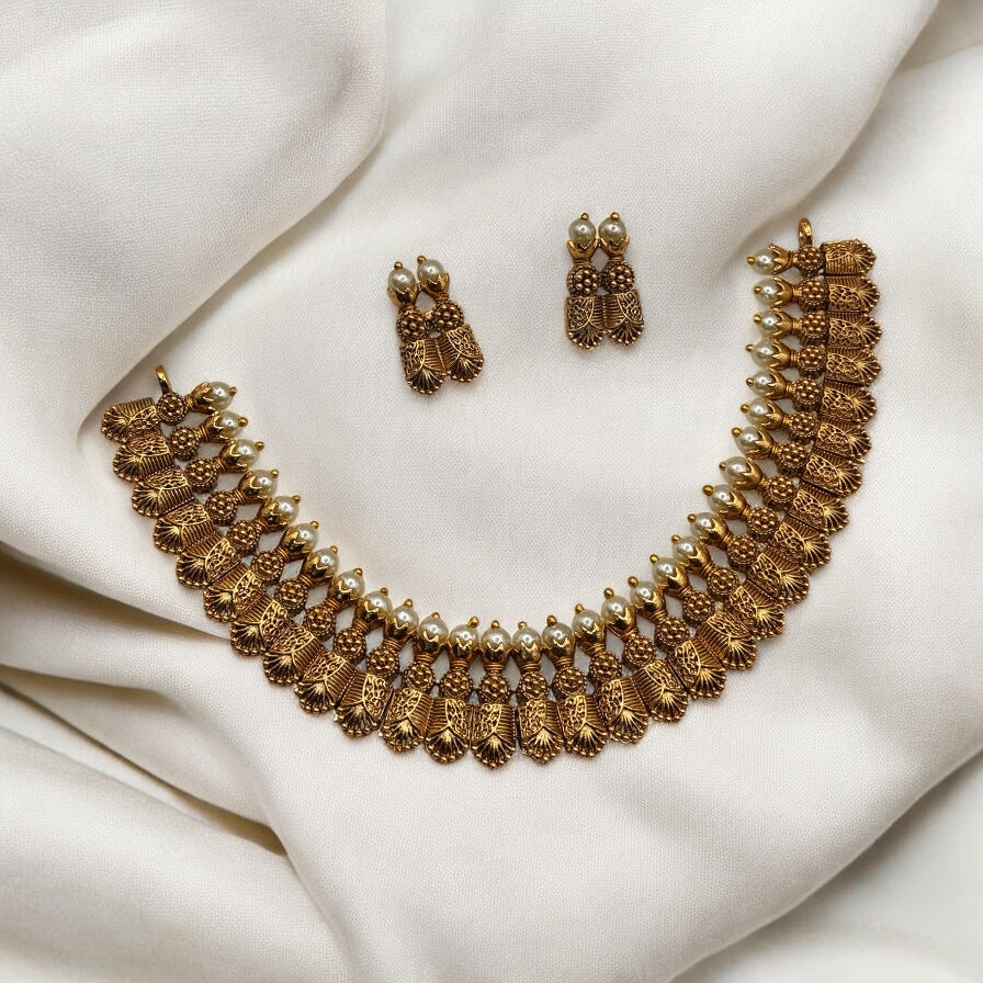 Kavya Necklace