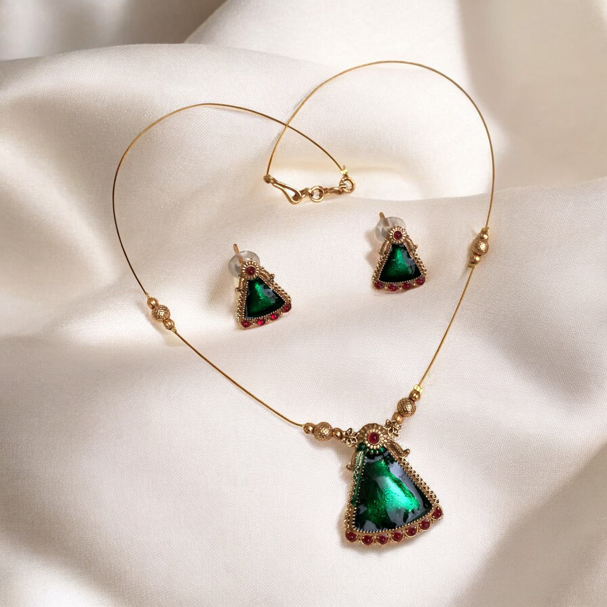 Triya Invisible Necklace