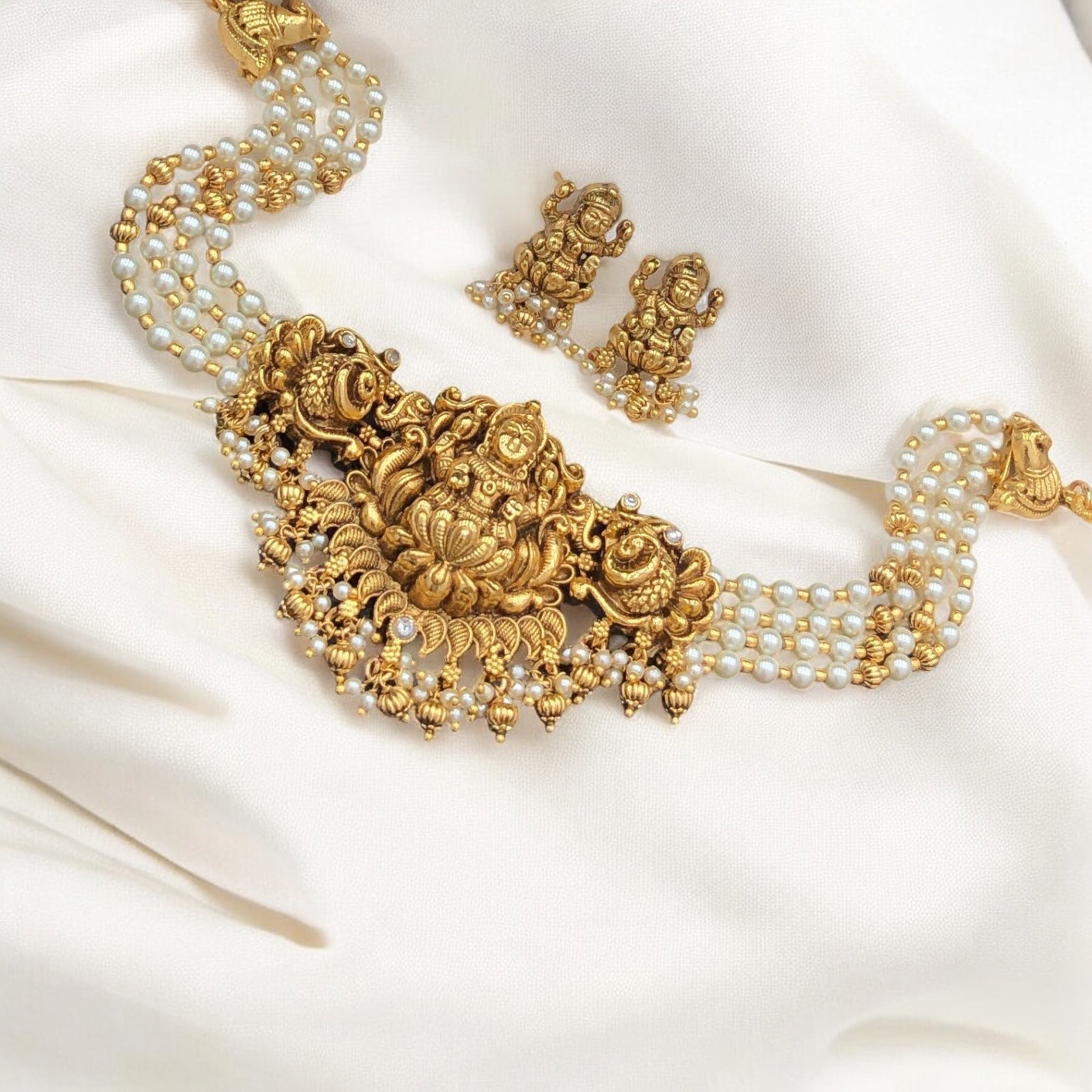 Lakshmika Pearl Choker