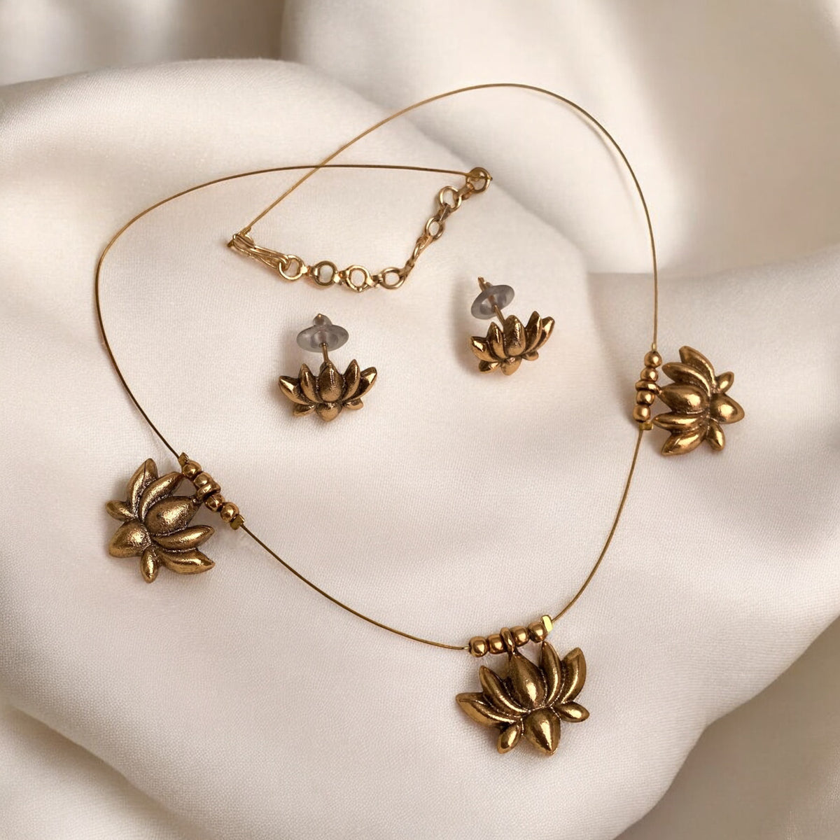 Golden Lotus Invsible Necklace