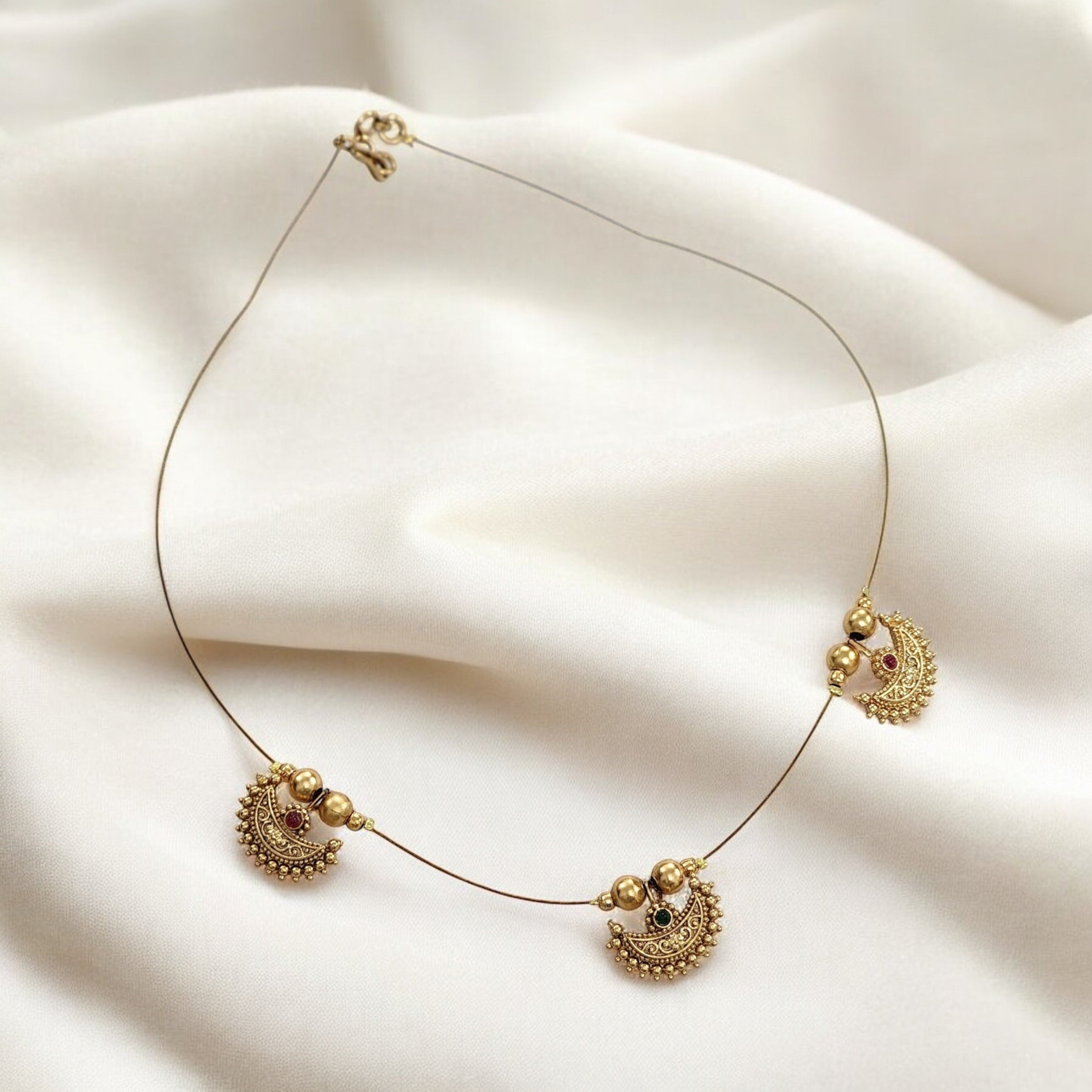 Teen Chaand Invisible Necklace