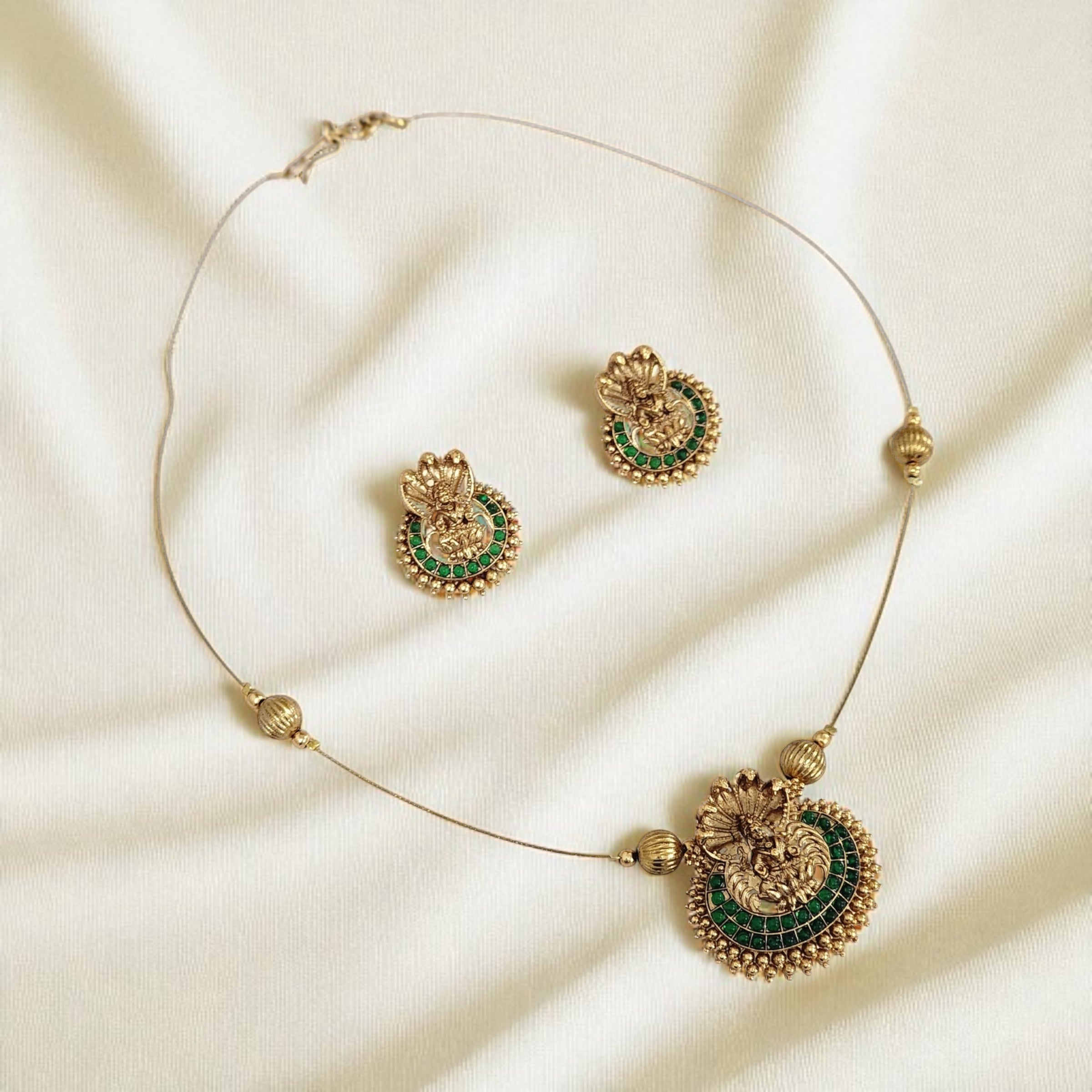 Yamini Invisible Necklace