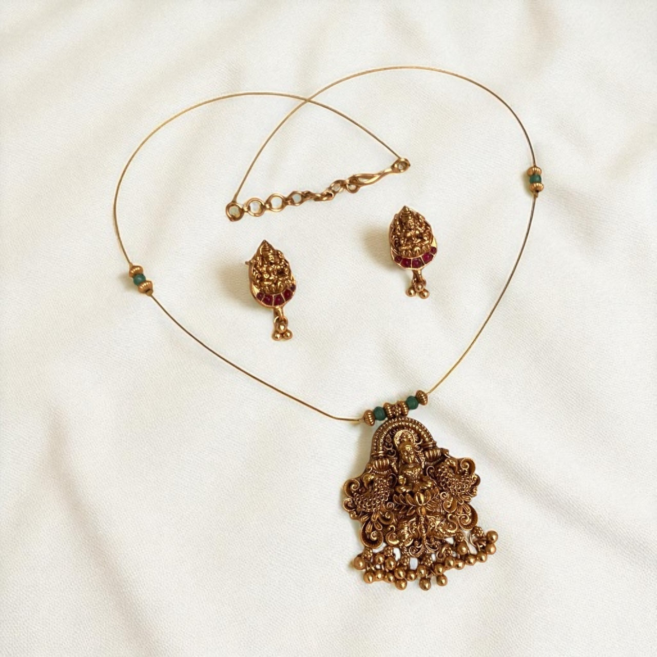 Gauri Invisible Necklace