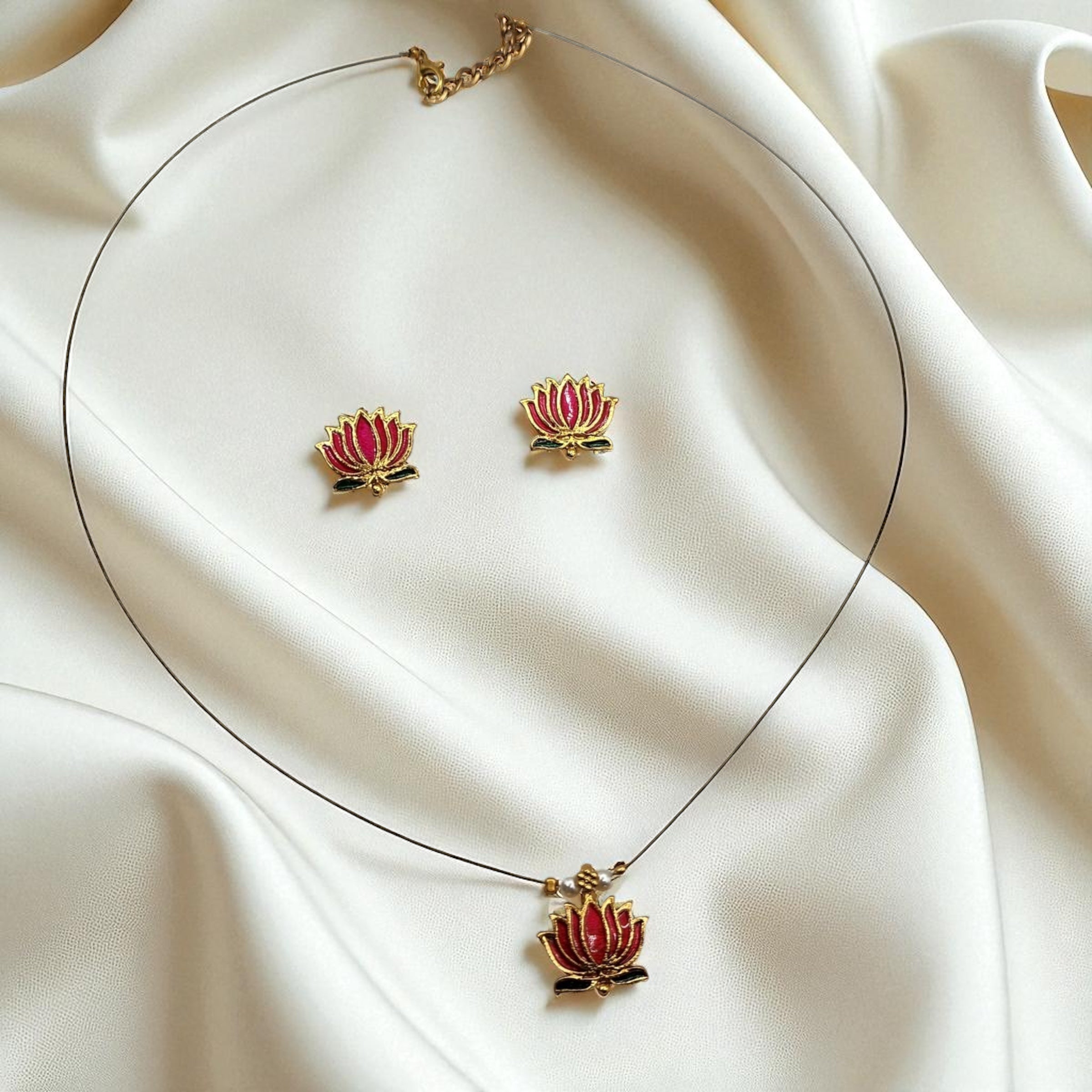 Lotus Invisible Necklace