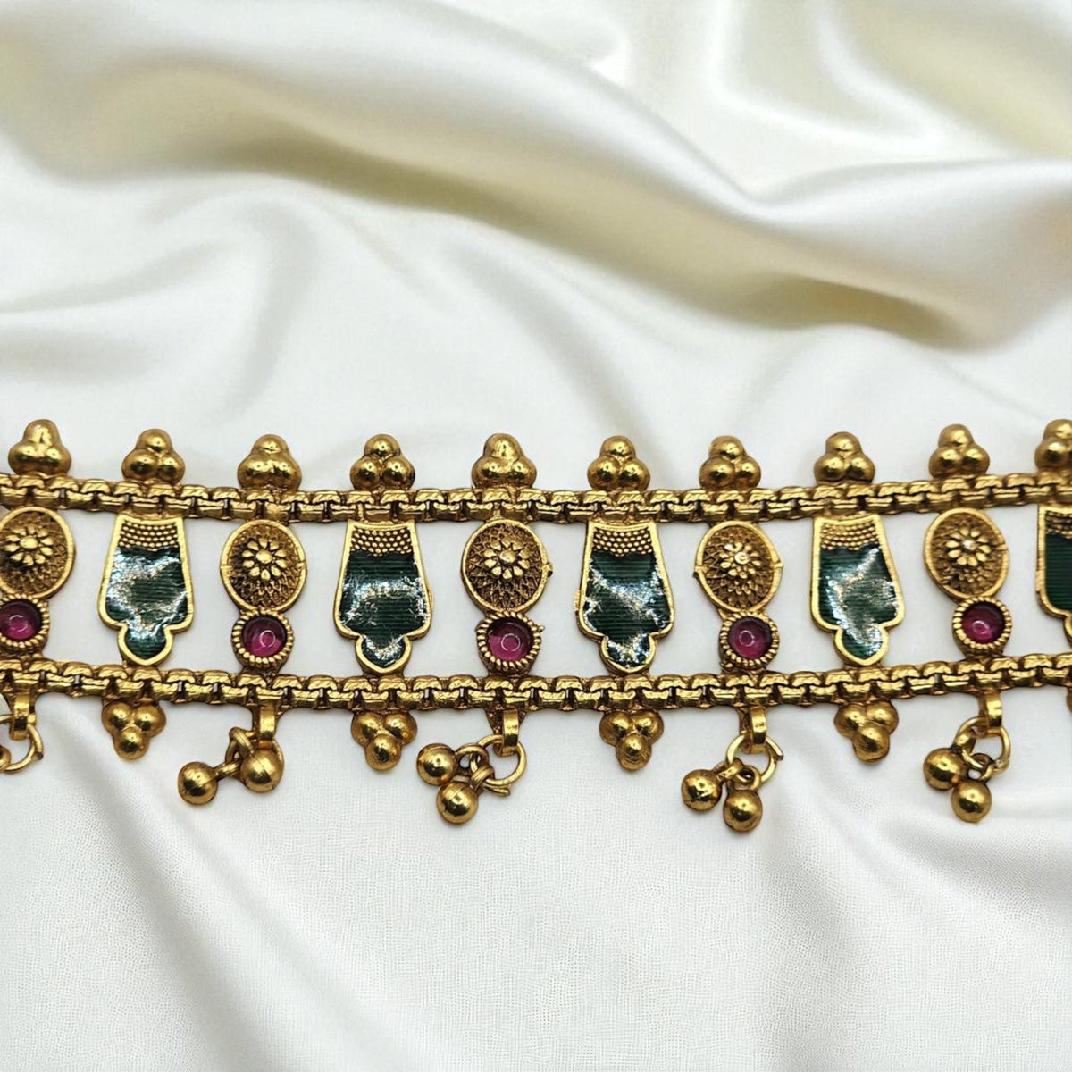Golden Saga Choker