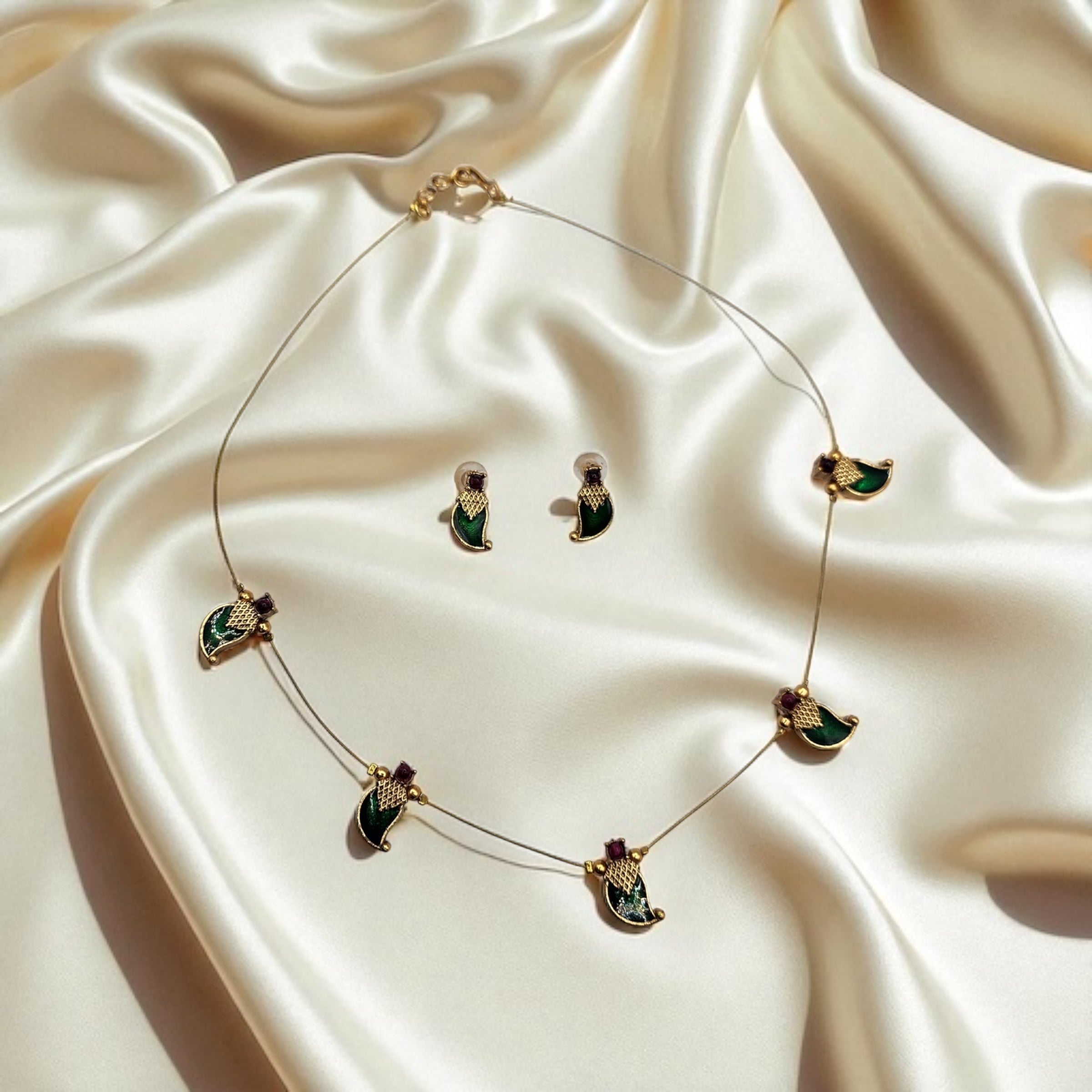Mango Invisible Necklace