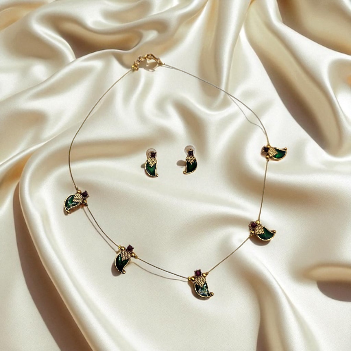 Mango Invisible Necklace