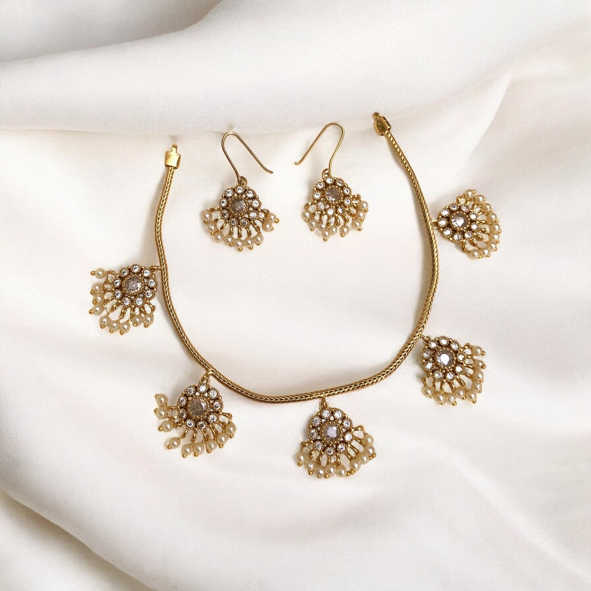 Flower Pearl Necklace