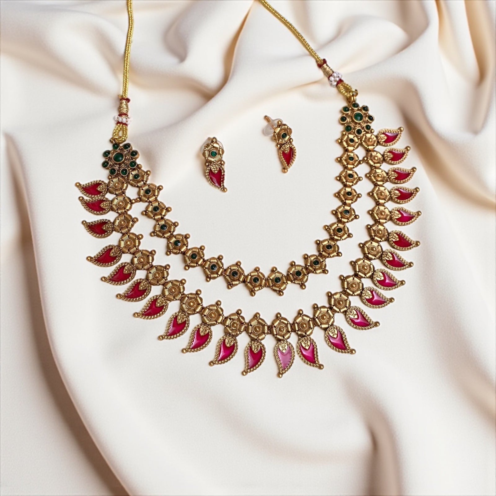 Flower Kemp Necklace