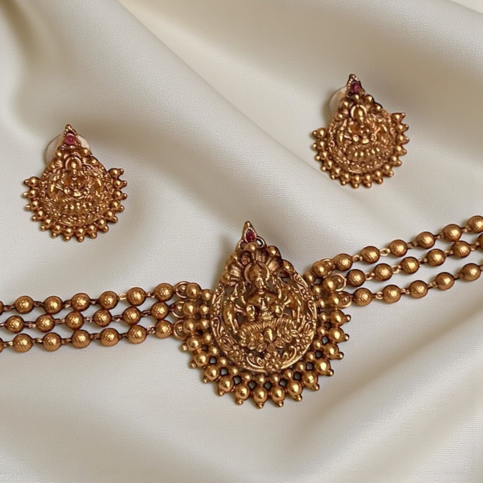 Aarya Lakshmika Choker